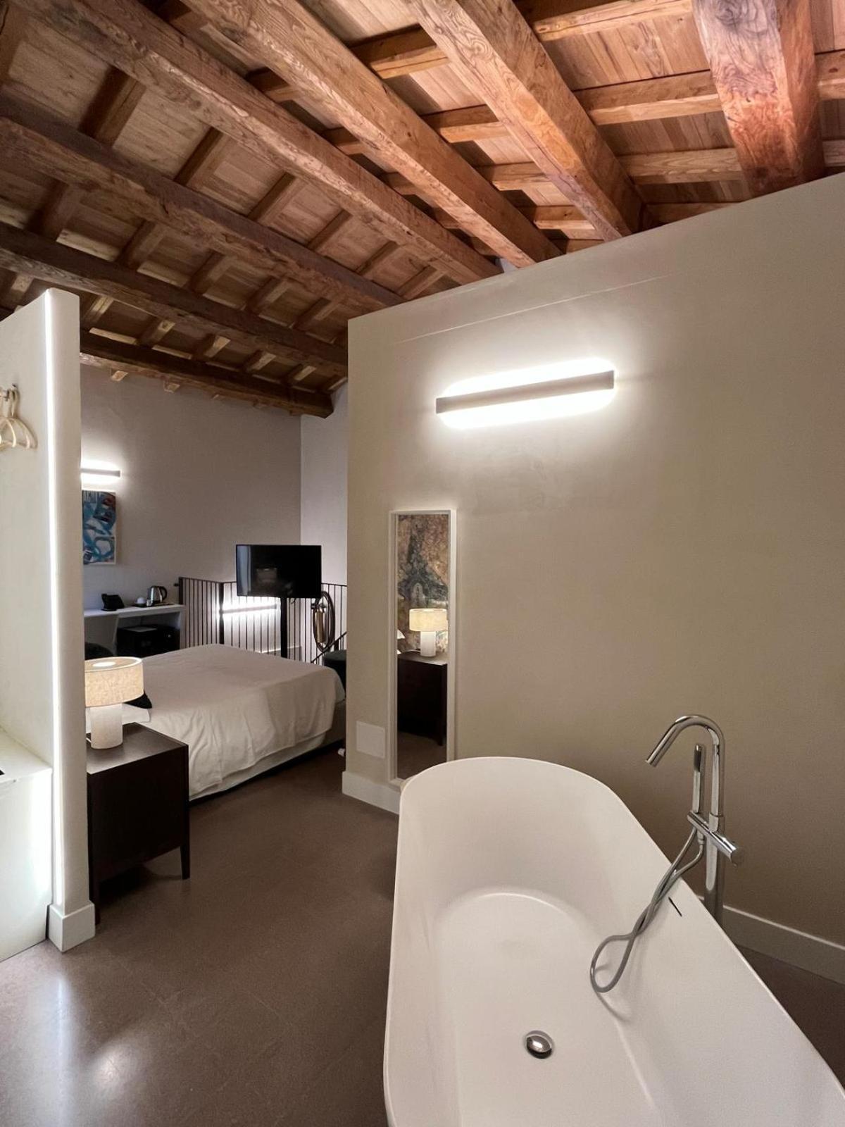 Ginevra Boutique Rooms - Palazzo Leosini - Residenze D'Epoca LʼAquila Kültér fotó
